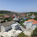 Mira Apartament *