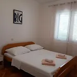 Apartment Mira